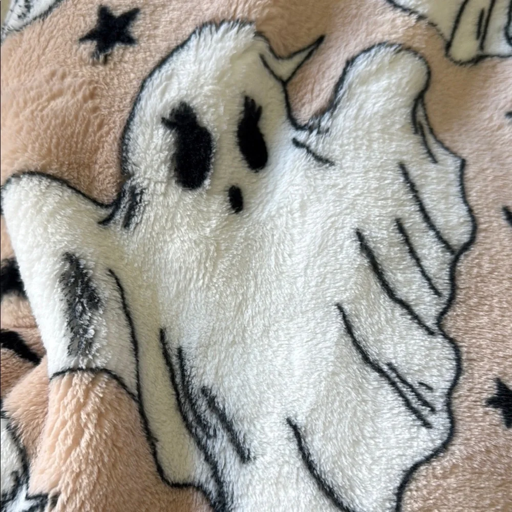 ghoulie glam Halloween pink boat ghost blanket